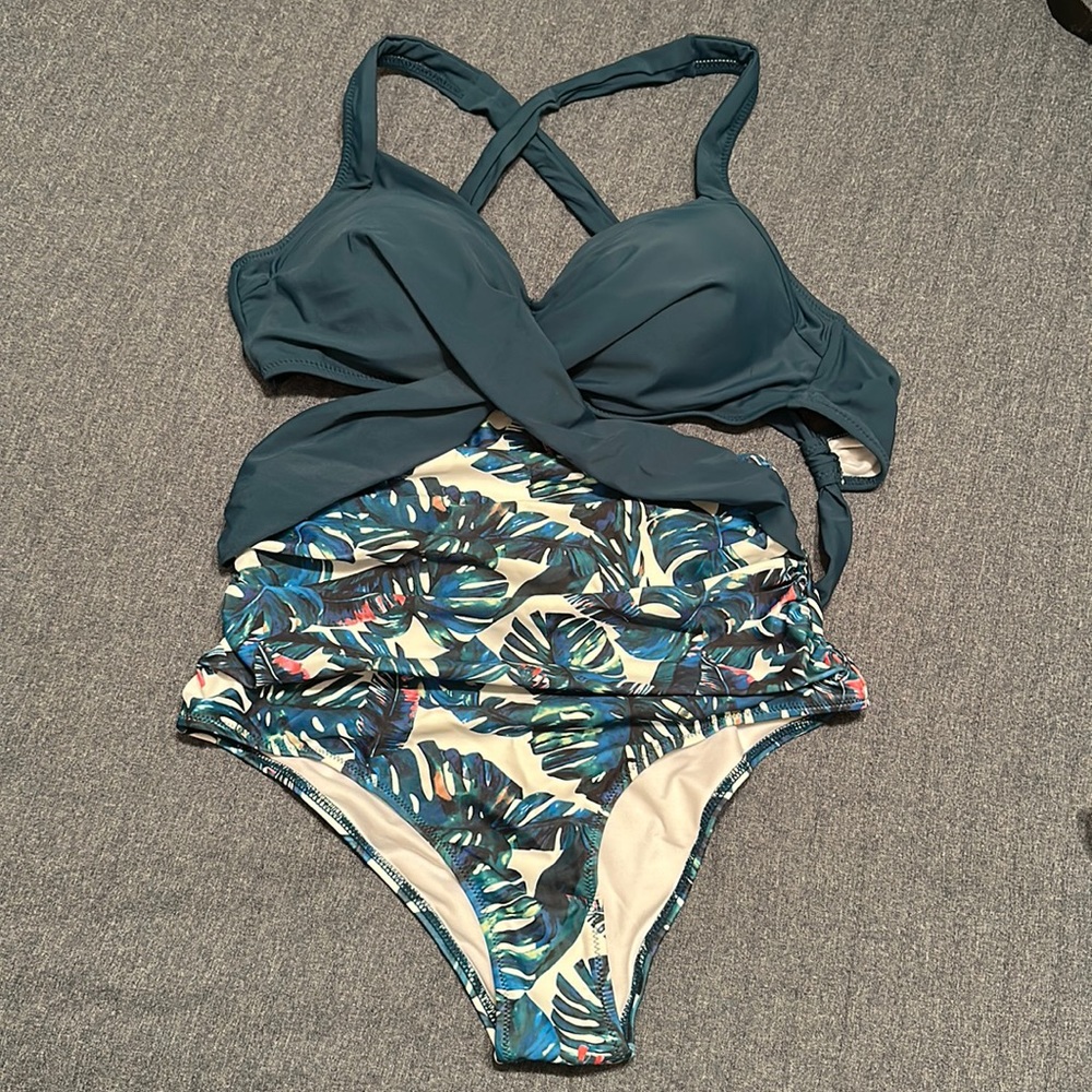Crisscross One Piece Swimsuit Halter Top - Sz S